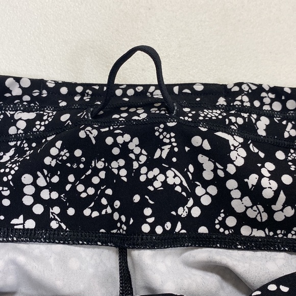 Lululemon Tight Stuff, Leggings, Size 4 - Picture 8 of 15